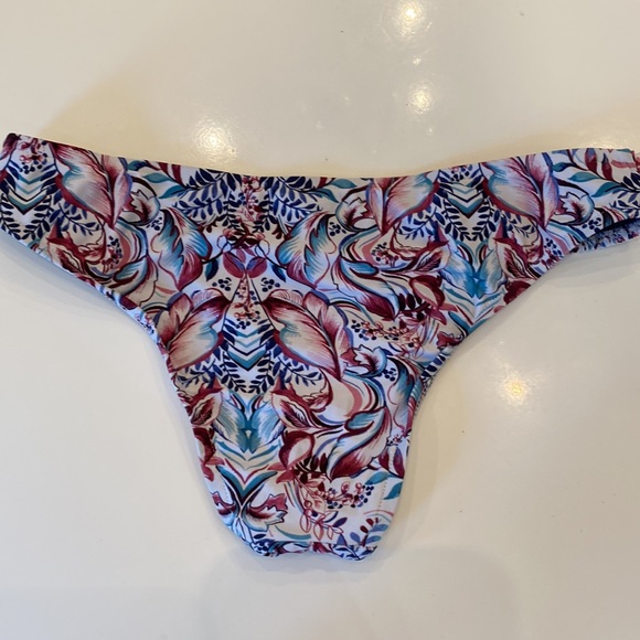 Floral bathing suit. - Picture 3 of 6